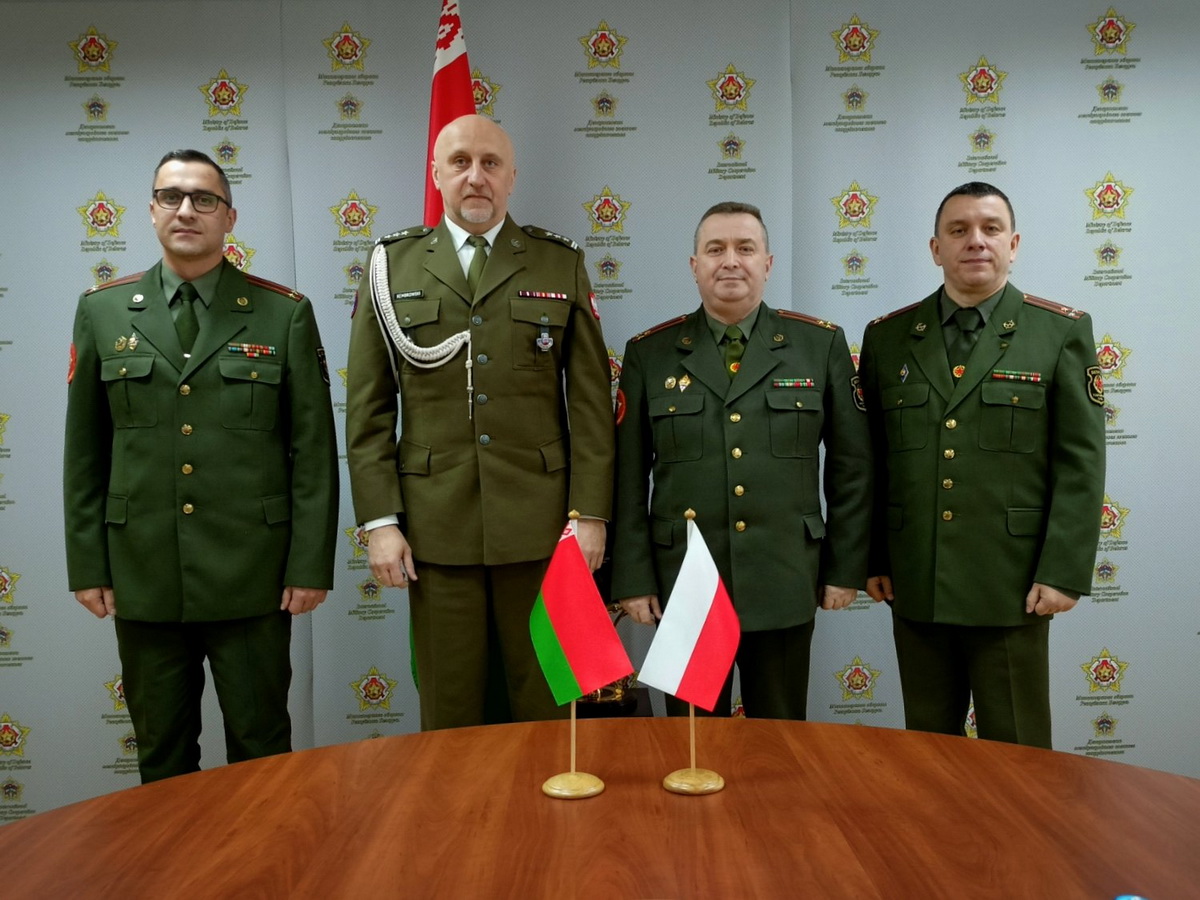 Минобороны Беларуси обеспокоено отсутствием контактов с Польшей