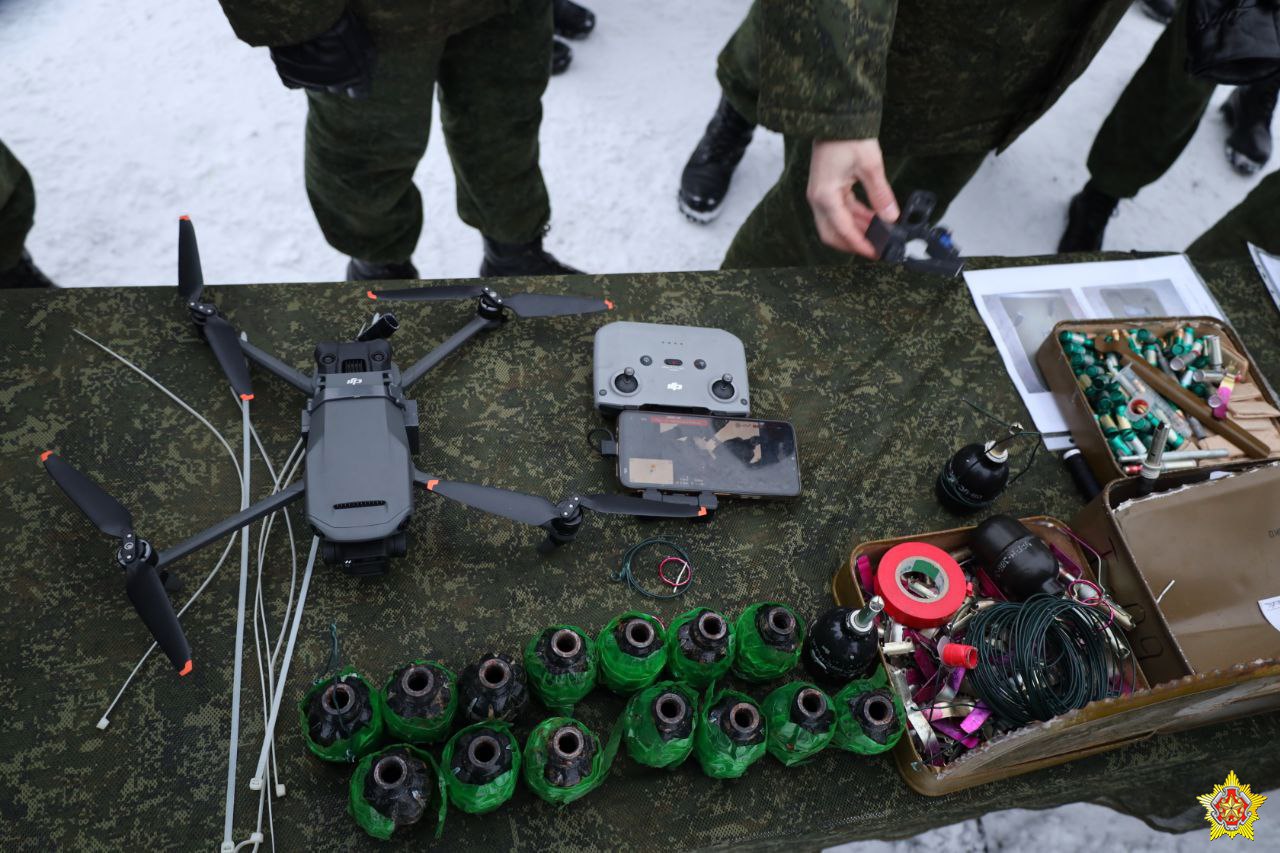 Российские инструкторы учили беларусских силовиков управлять дронами