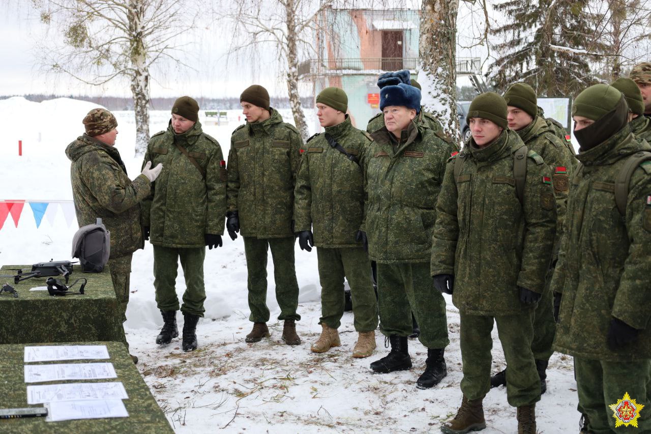 Российские инструкторы учили беларусских силовиков управлять дронами