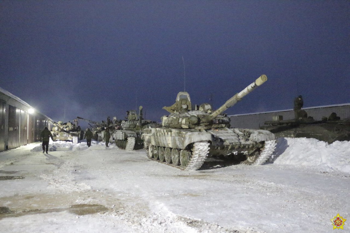 Военная техника совершит марш на полигоны, возможны ограничения движения