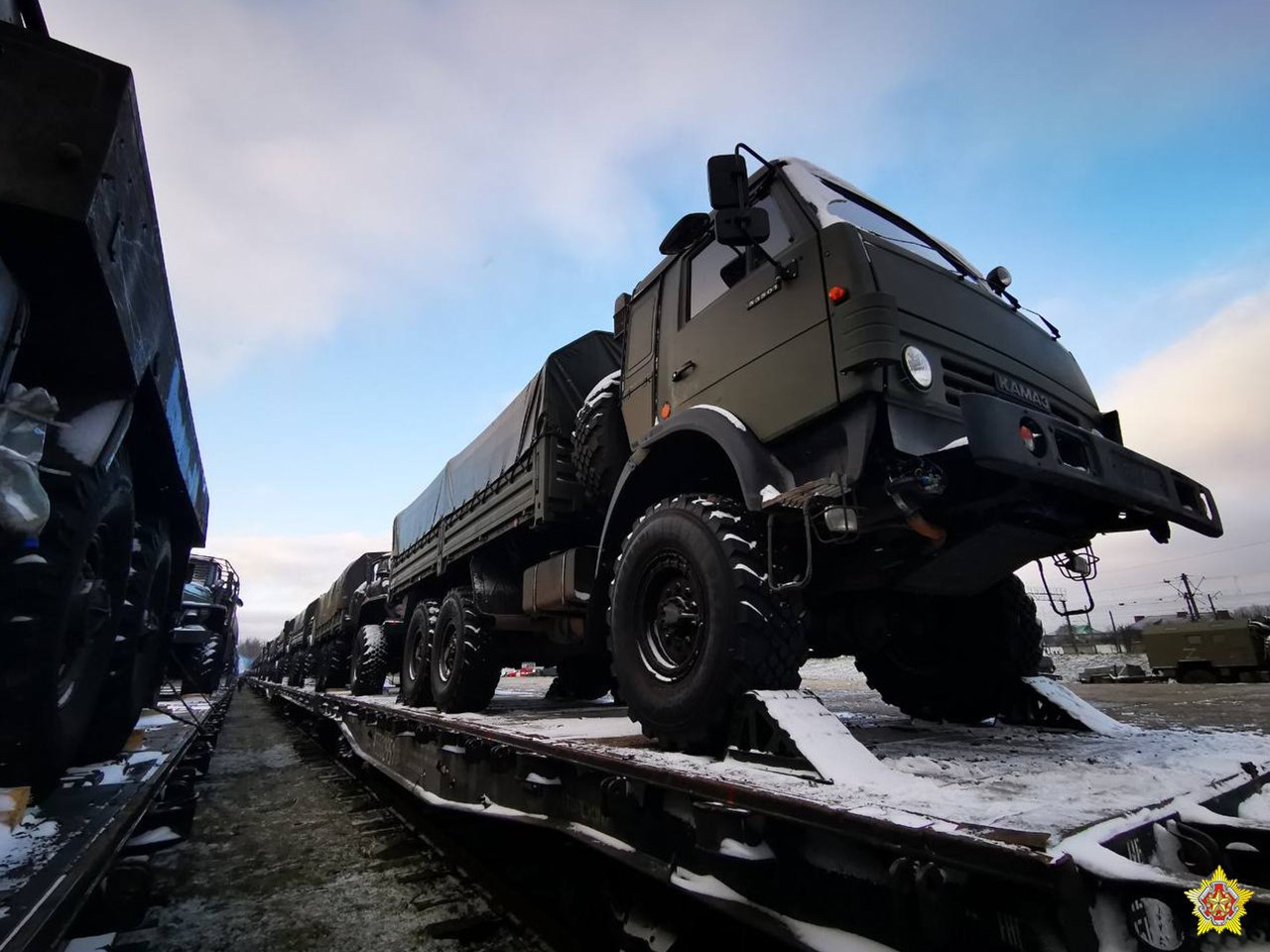 Новый эшелон с российской Z-техникой прибыл в Беларусь