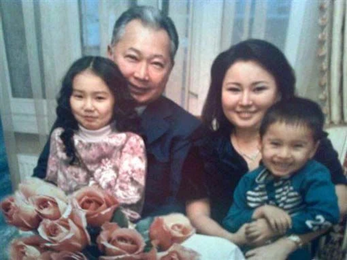 Два паспорта Бакиева: беларусские власти создают новые личности для клана беглого президента Кыргызстана - расследование