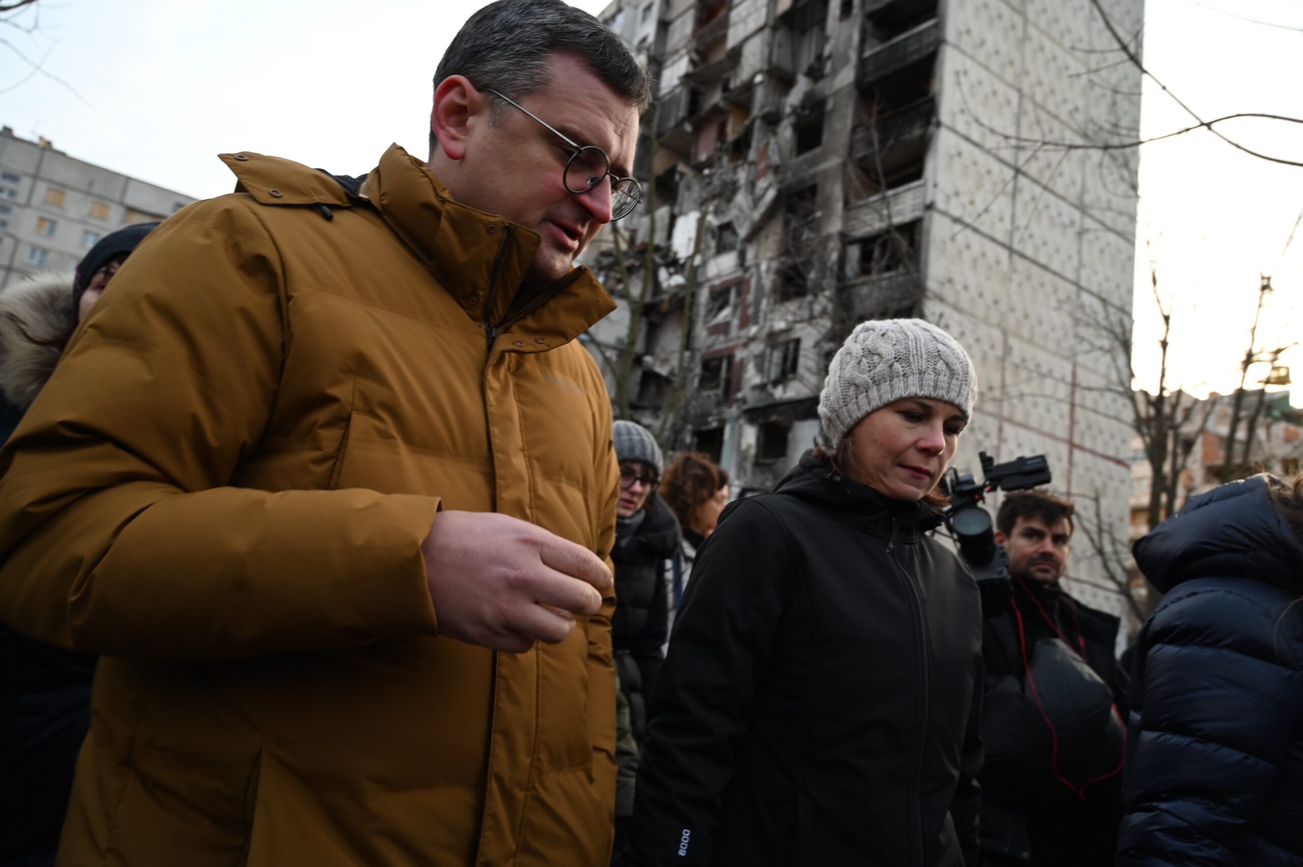 Глава МИД Германии посетила Харьков и пообещала поставки оружия Украине