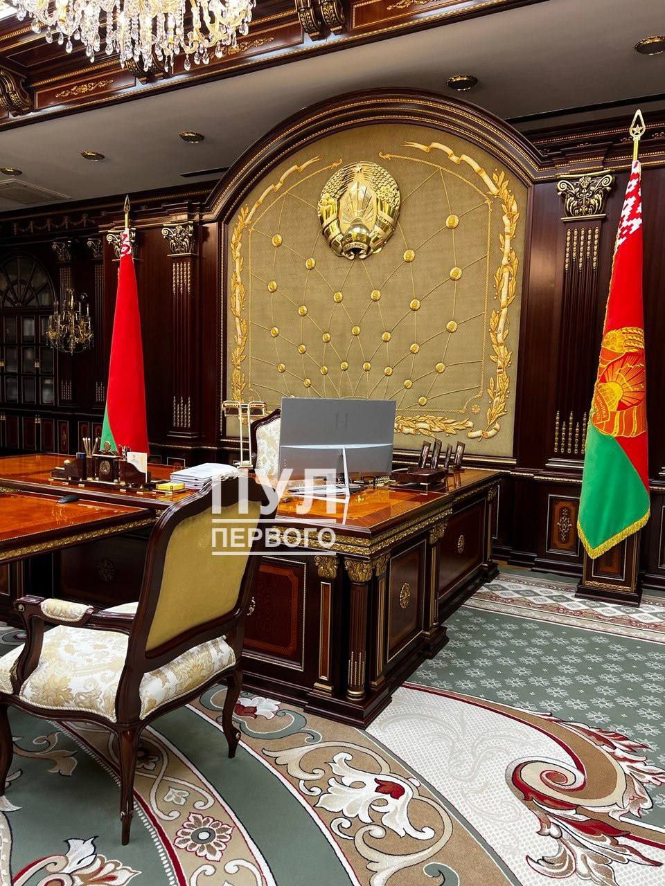 В кабинете Лукашенко заменили Apple на беларусский компьютер