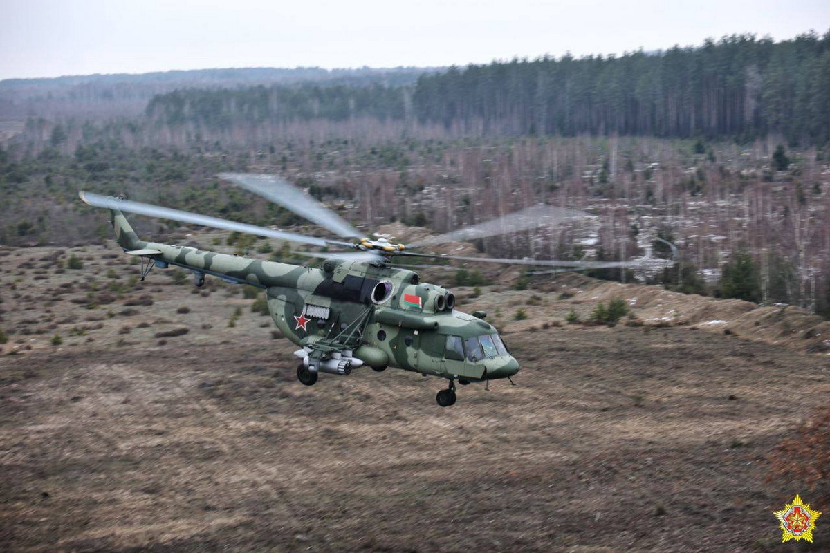 На Ружанском полигоне отрабатывают действия авиации - фотофакт