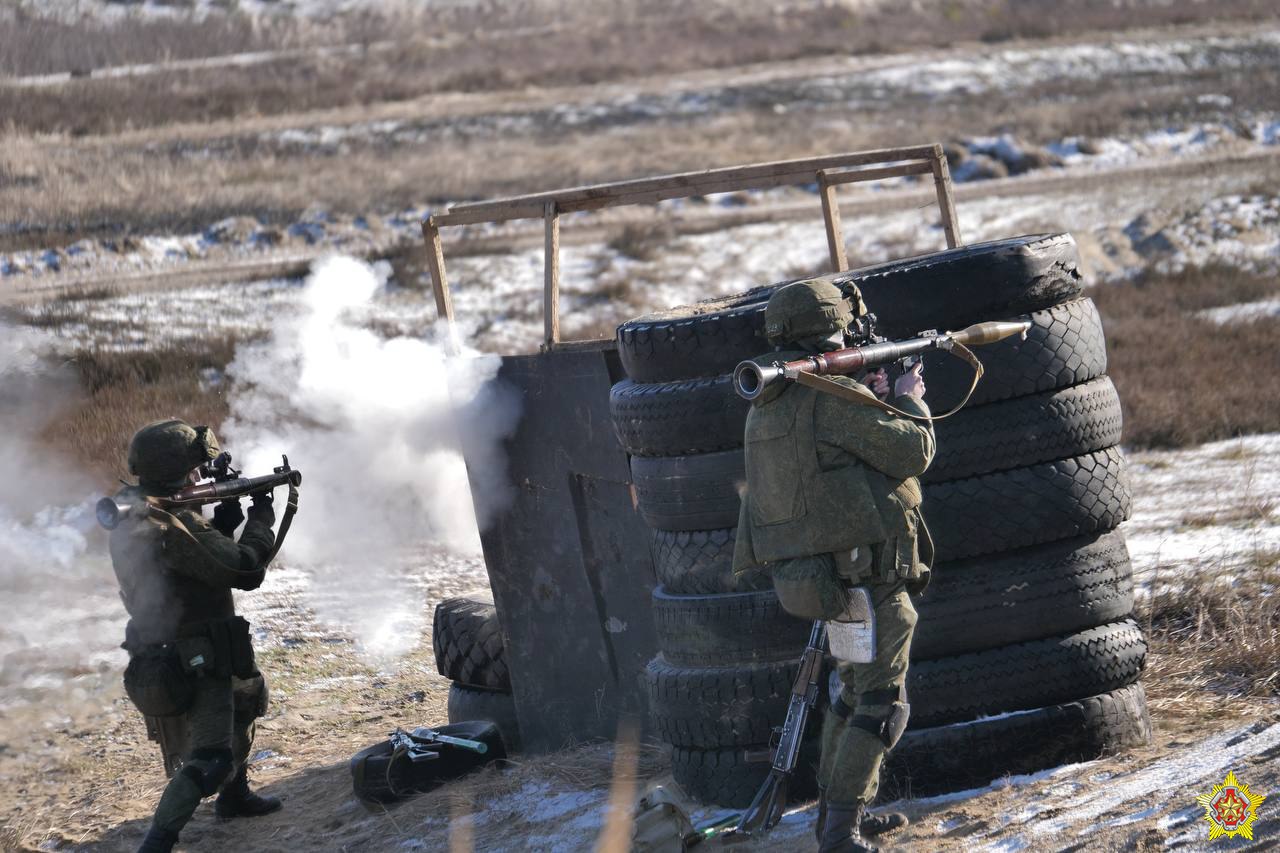 Беларусские десантники потренировались в киллхаусе и попробовали кочующий миномет