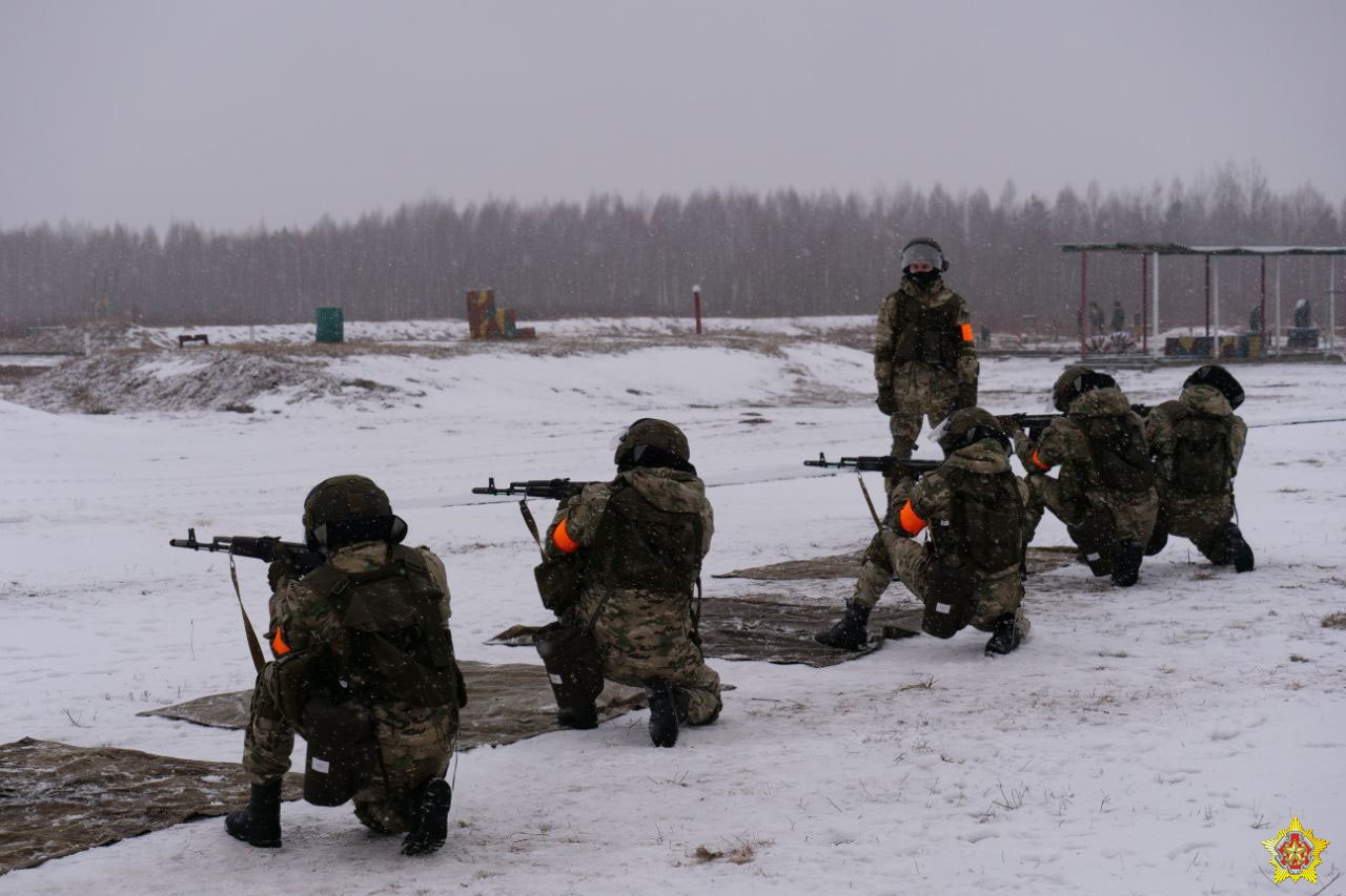 Минобороны свозило журналистов в "Белую лужу"