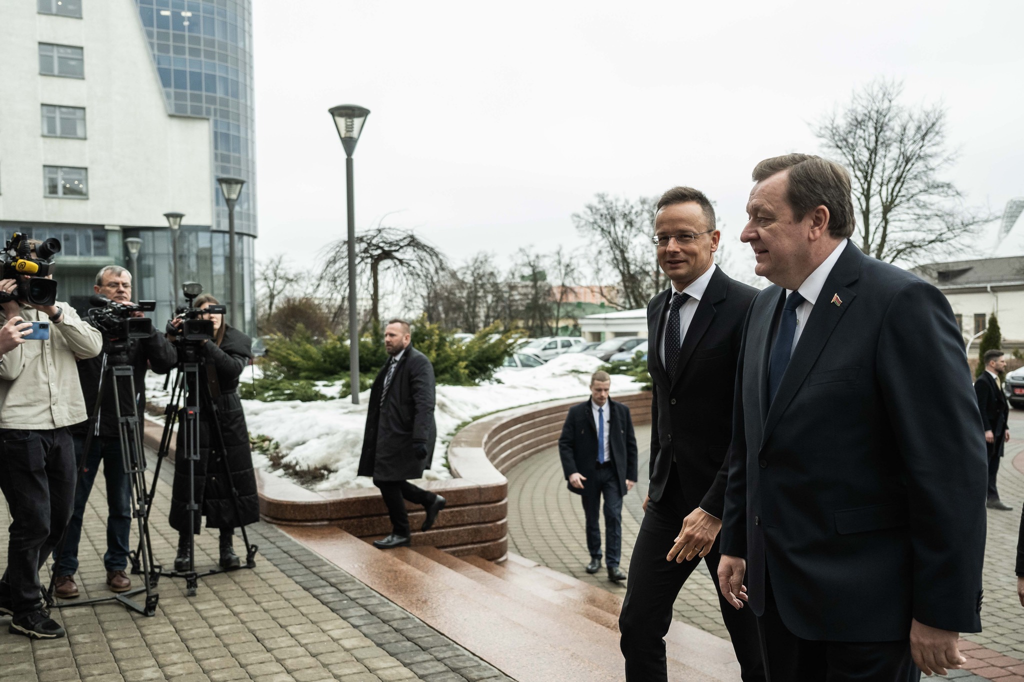 Алейник и Сийярто начали переговоры в Минске