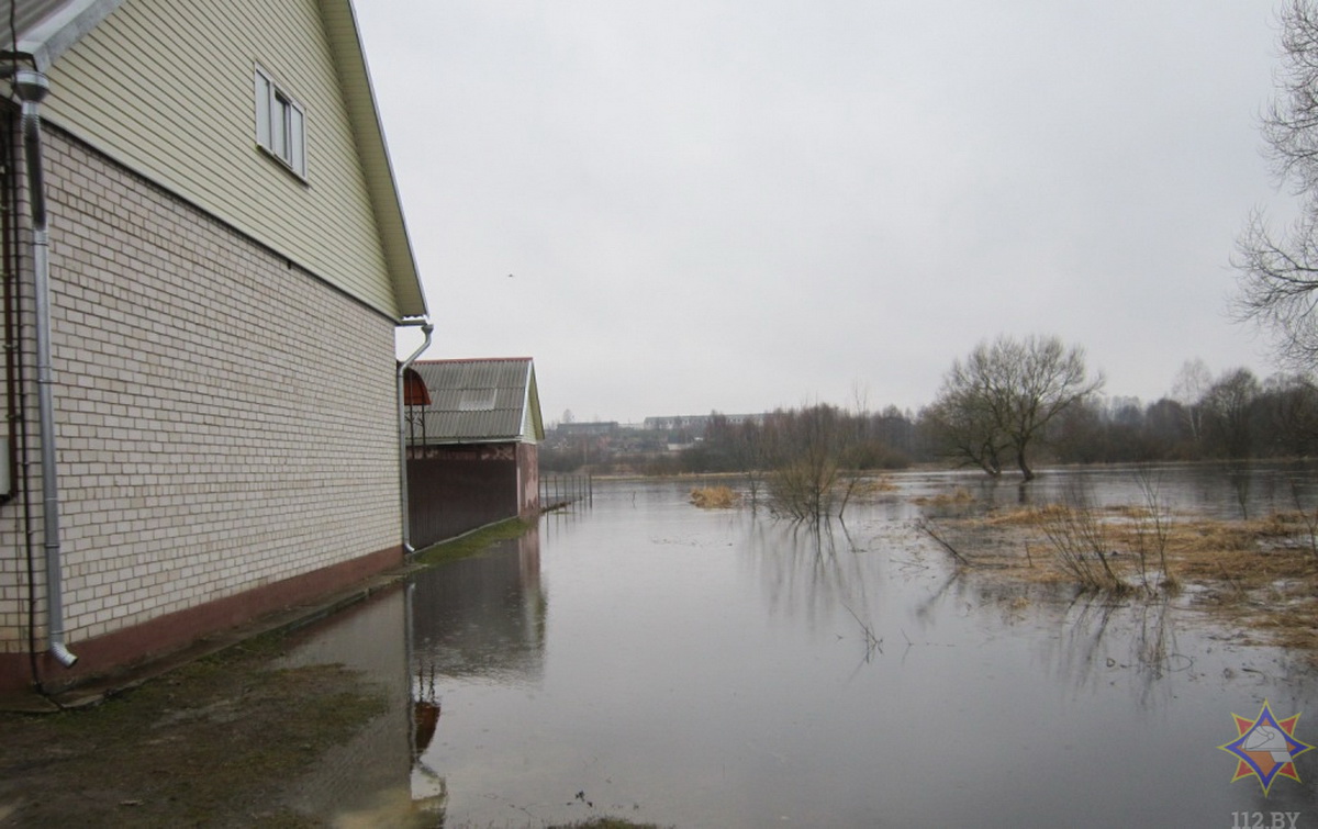 Подразделения МЧС в Полоцком и Верхнедвинском районах работают в повышенном режиме из-за паводка на Двине