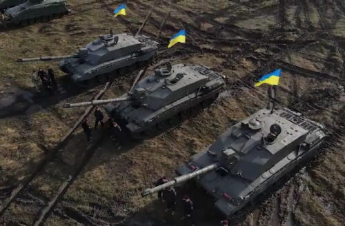 Танки Challenger 2 под украинским флагом