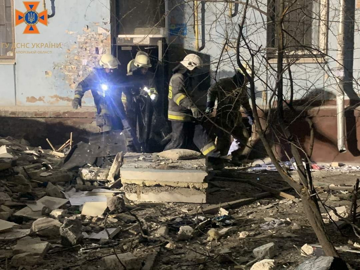 В результате удара по Запорожью погибли 13 человек, в том числе 8-месячный ребенок