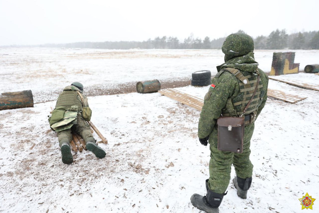 Беларусские и российские военные проводят боевую подготовку