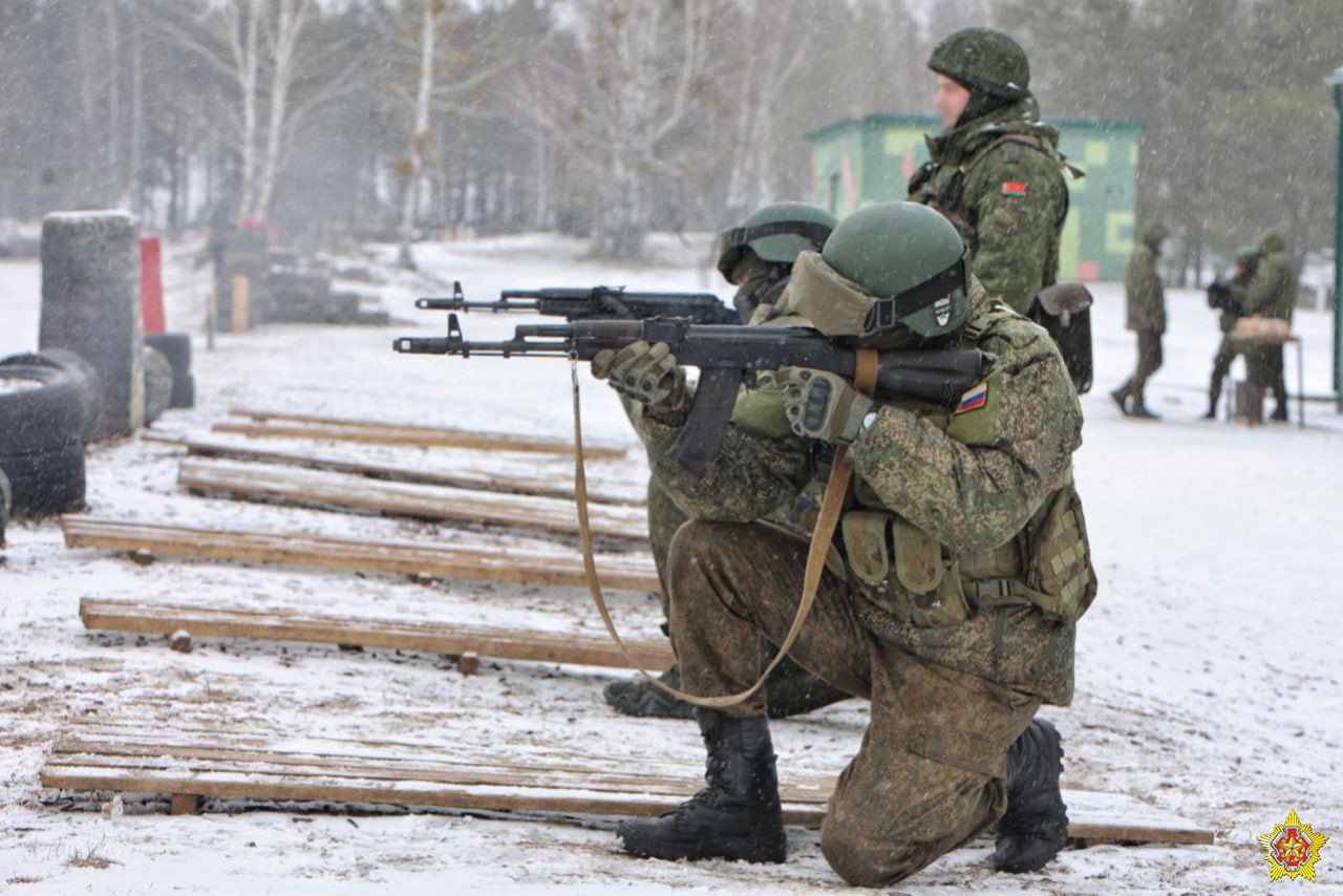 Беларусские и российские военные проводят боевую подготовку