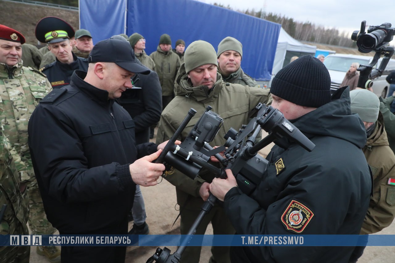 Минская милиция проводит учения на аэродроме Липки