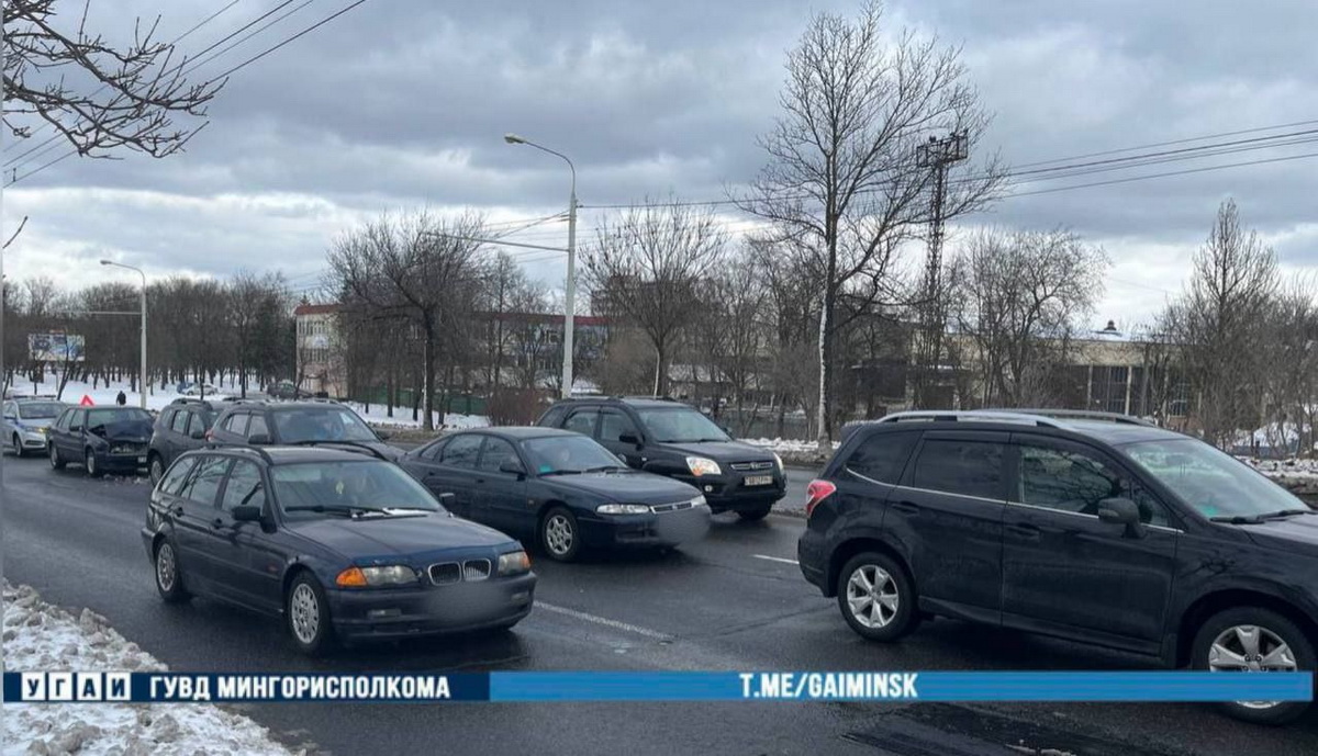 «Паровоз» из пяти авто образовался на улице Ваупшасова в Минске