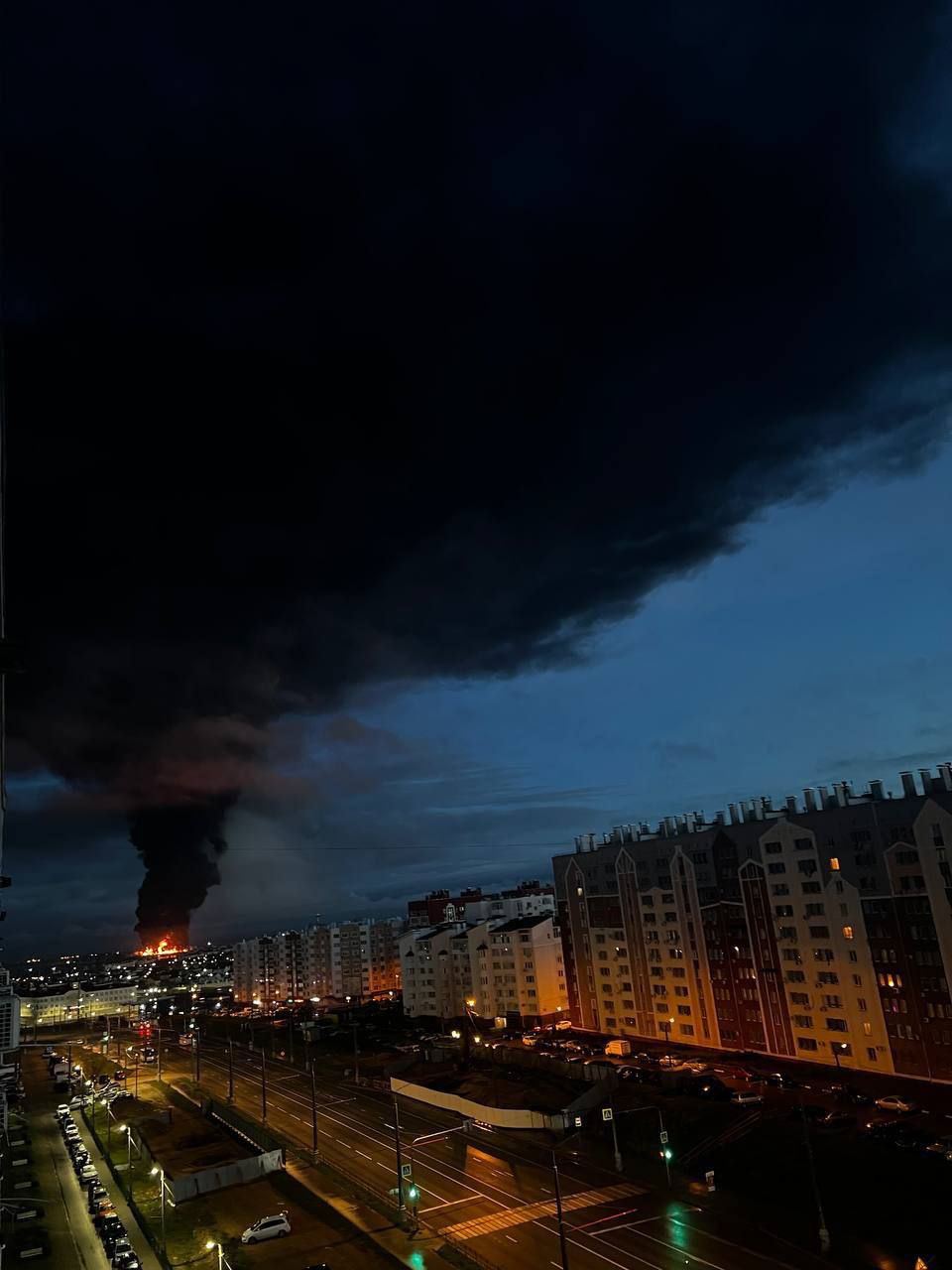 Пожар вспыхнул в топливном хранилище в Севастополе