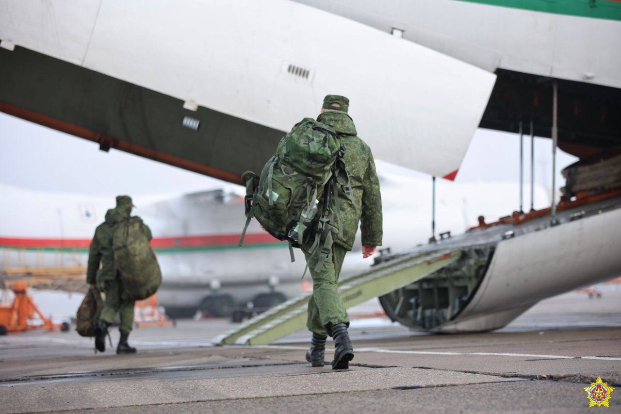 Беларусские ракетчики отправились обучаться обращению с ТЯО