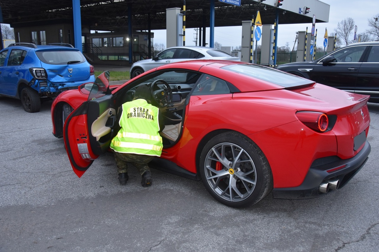 Беларус пытался вывезти из Польши угнанный Ferrari за 280 тыс. долларов