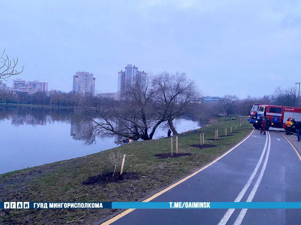 Пьяный водитель съехал в Свислочь в Минске