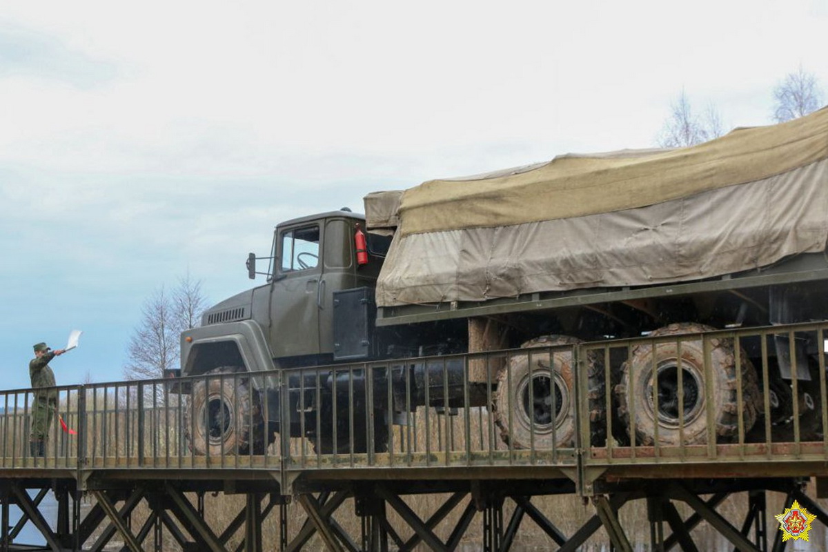 Под Борисовом отработали восстановление моста