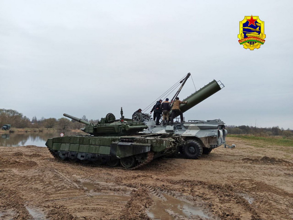 Танк Т-72БМ2 проверили на герметичность