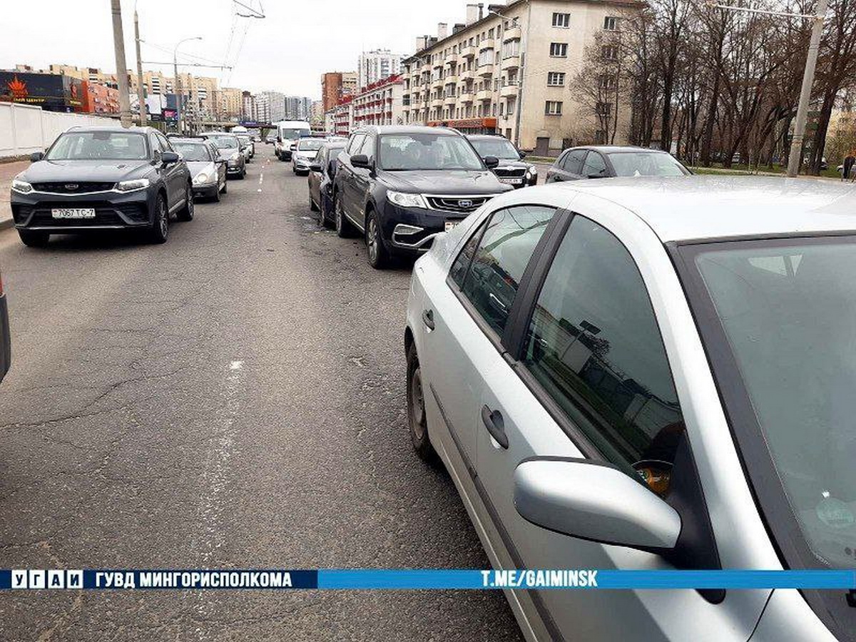 В Минске столкнулись три авто