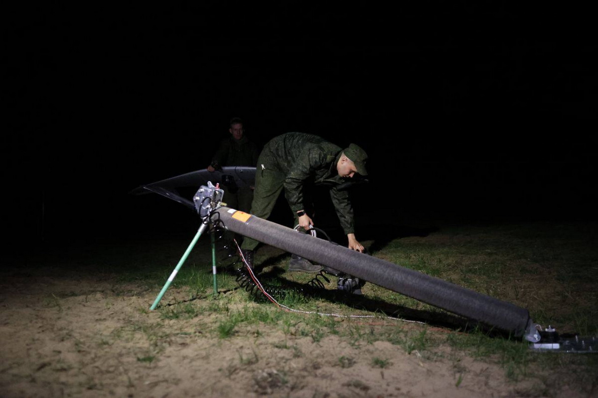 В беларусских ВС отрабатывают ночную разведку беспилотниками