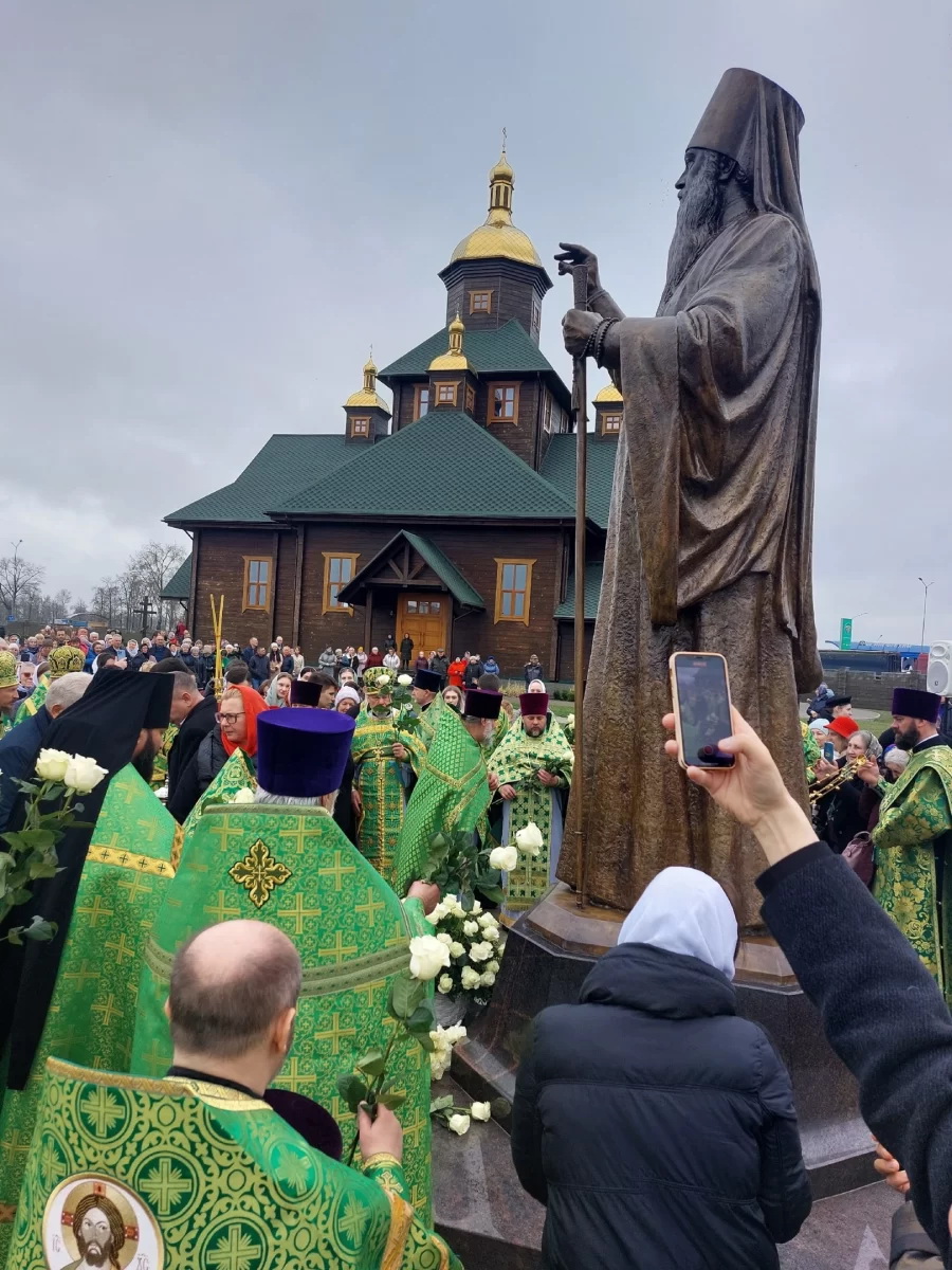 В Слуцке открыли памятник митрополиту Филарету