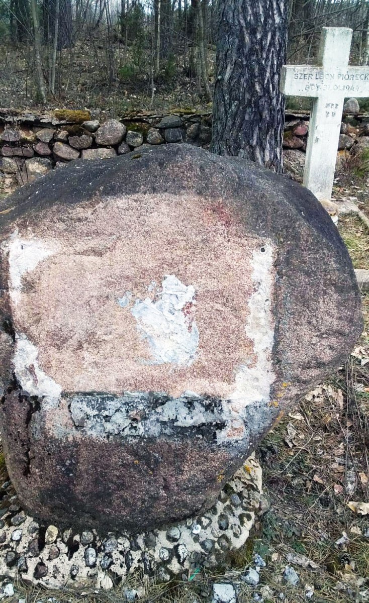 С кладбища польских солдат в Ворзянах пропала памятная табличка
