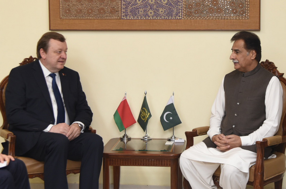 Алейник обсудил военно-техническое сотрудничество с Пакистаном