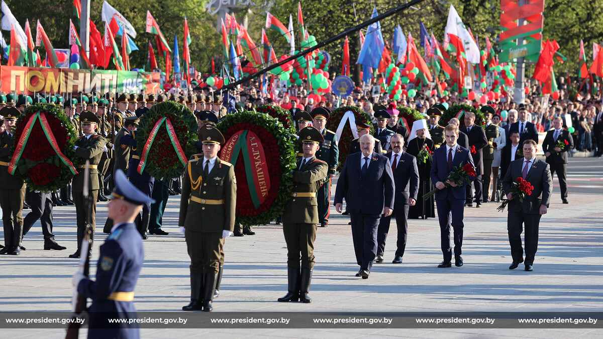 Лукашенко не произнес речь на церемонии возложения венков
