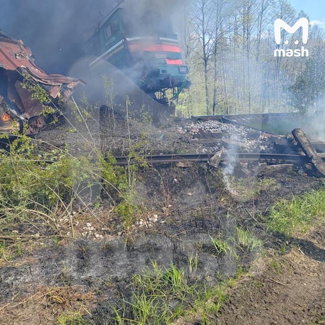 Поезд сошел с рельсов в результате взрыва в Брянской области России