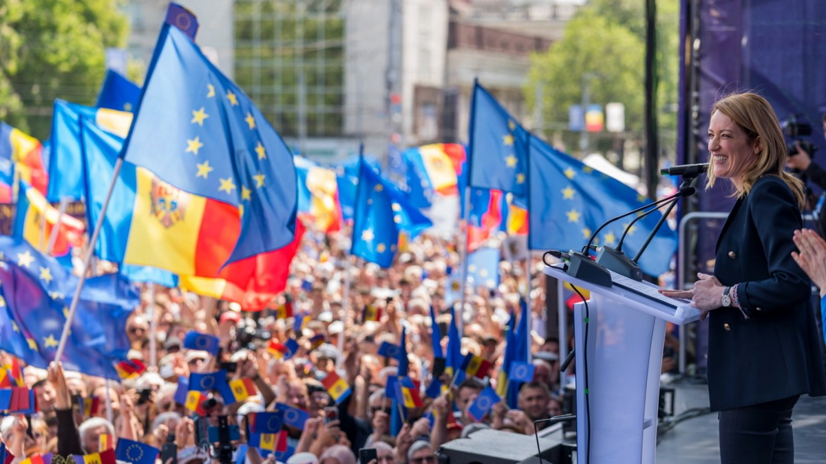 До 80 тыс. человек приняли участие в митинге в поддержку европейской интеграции в Молдове