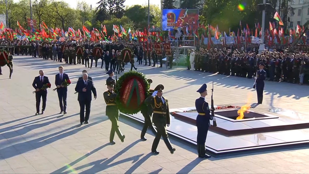 Лукашенко возложит цветы на Площади Победы
