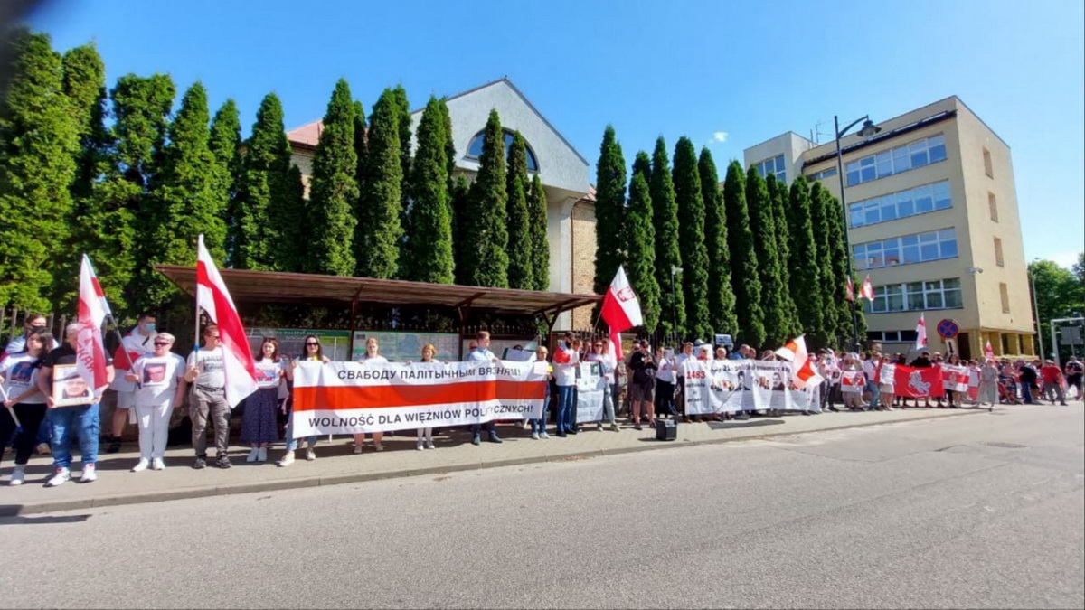 Митинги, шествия, письма, молитвы - как прошел День политзаключенных в Беларуси