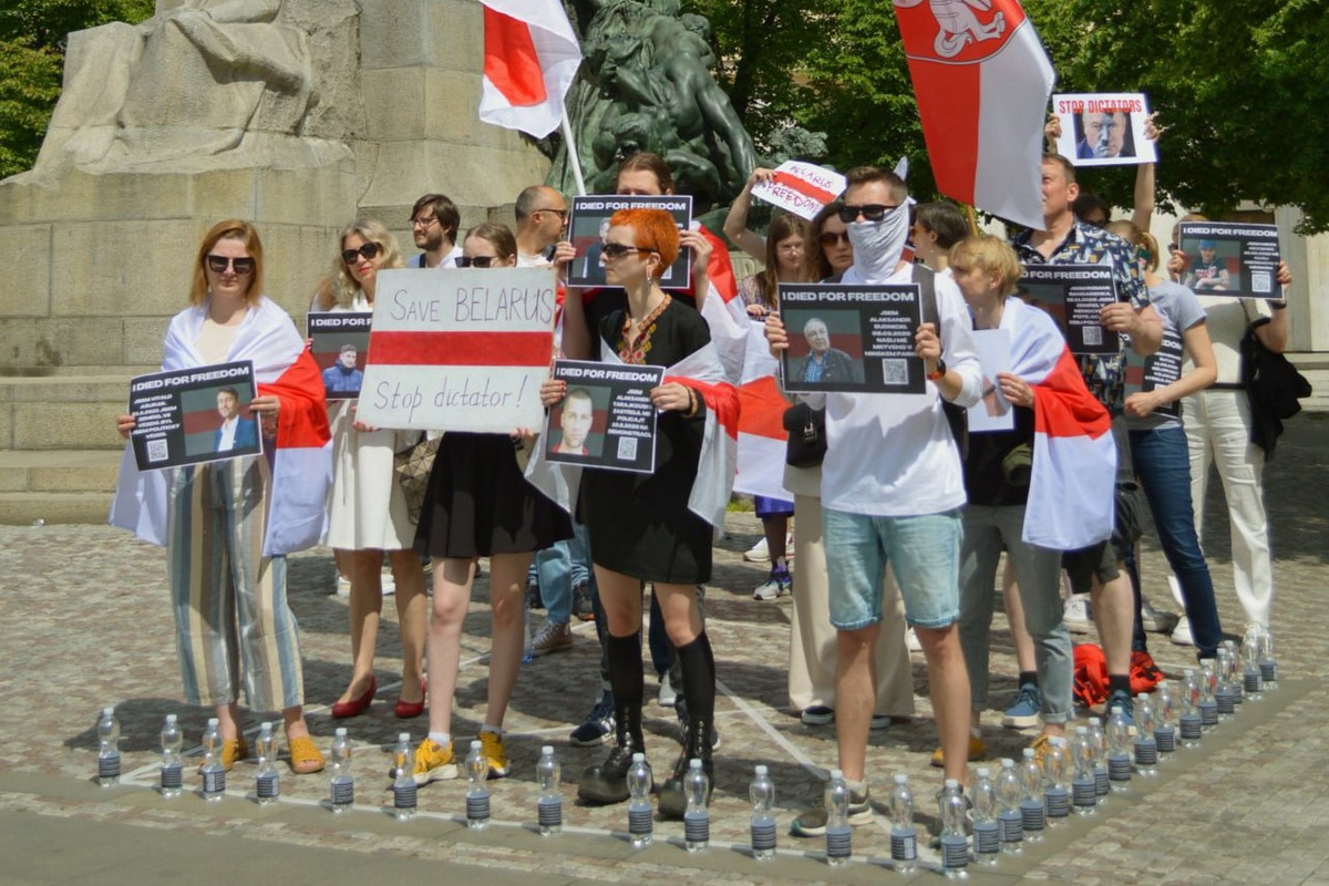 Митинги, шествия, письма, молитвы - как прошел День политзаключенных в Беларуси