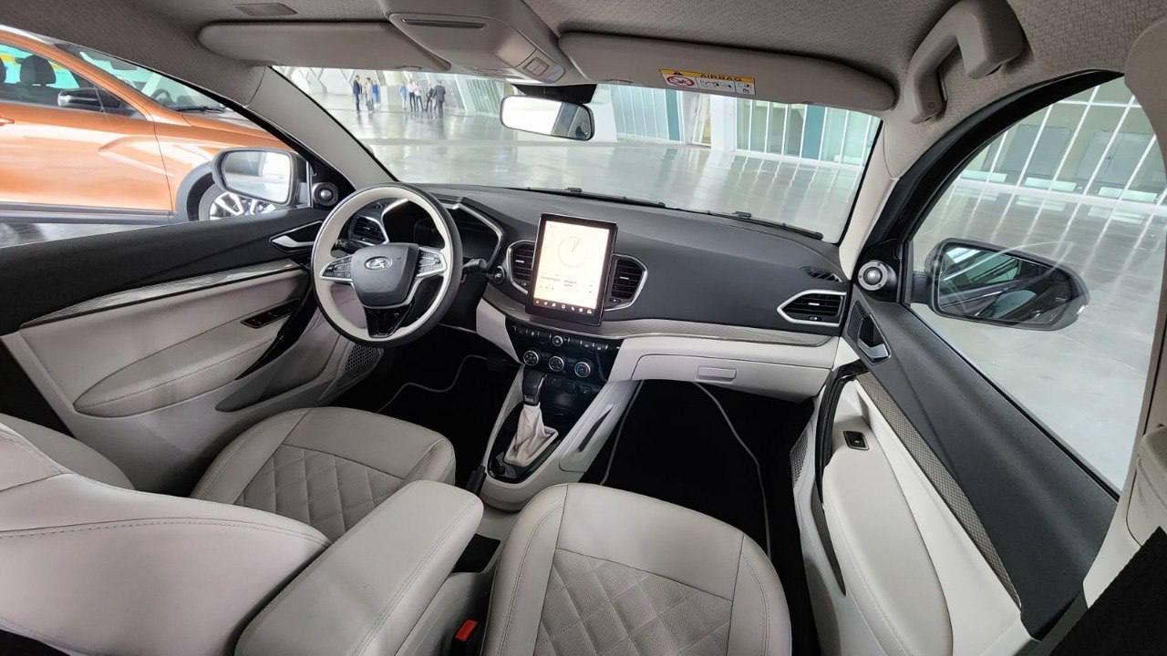 «АвтоВАЗ» объявил старт продаж нового поколения Lada Vesta и представил удлиненную Vesta Aura
