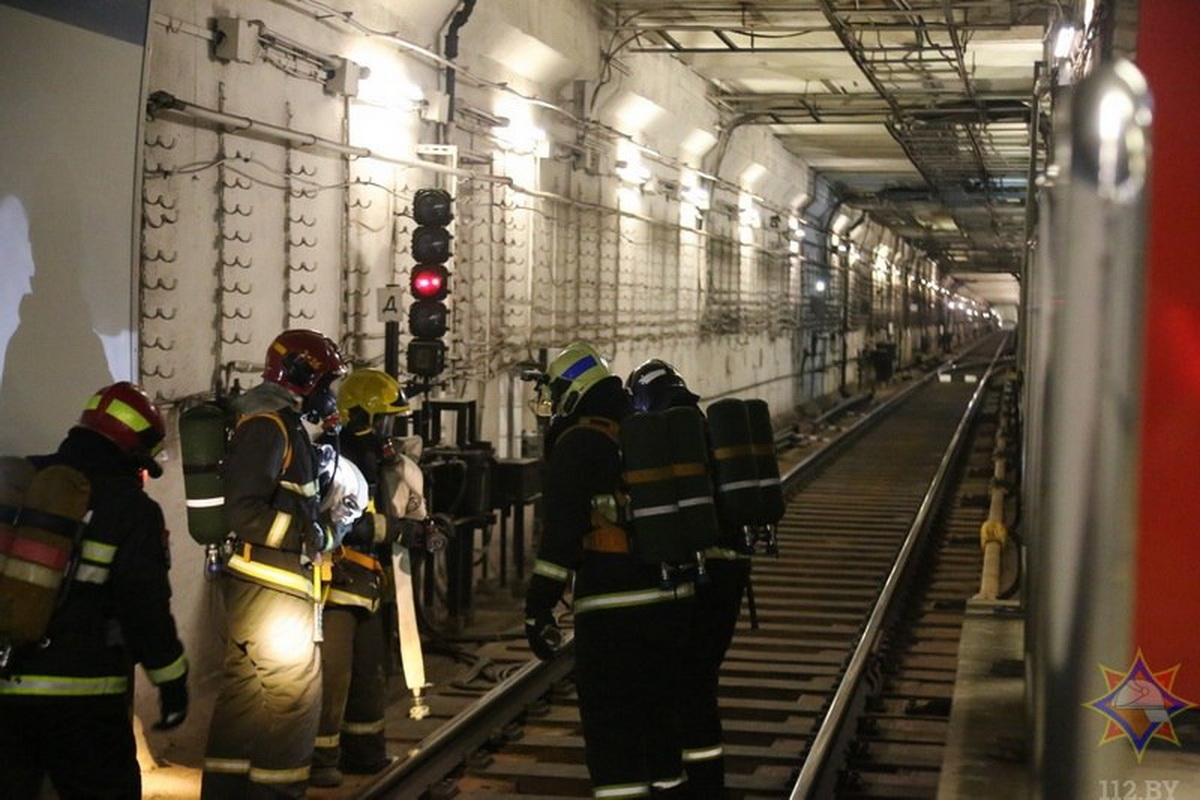 МЧС показало ночные учения на станции метро «Петровщина»