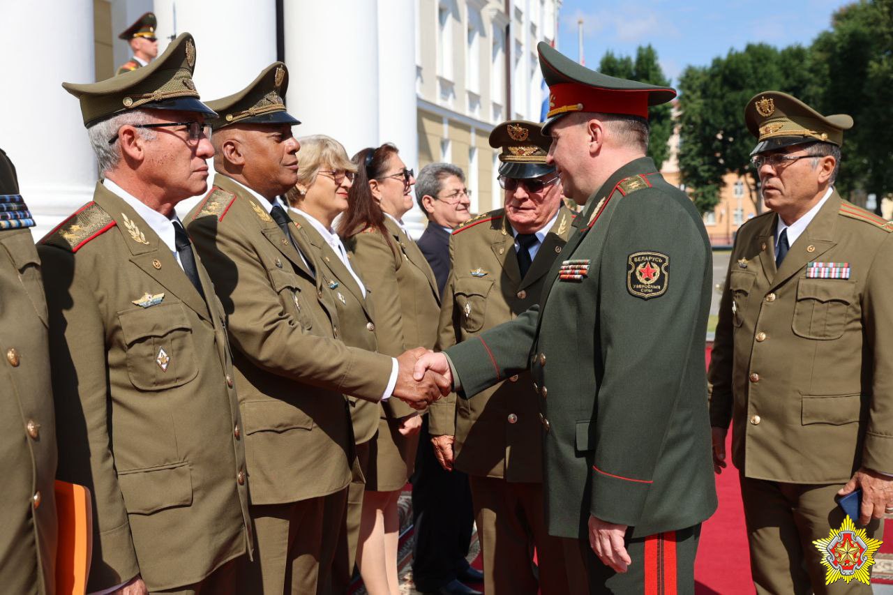 Беларусь и Куба заинтересованы в интенсификации военных контактов