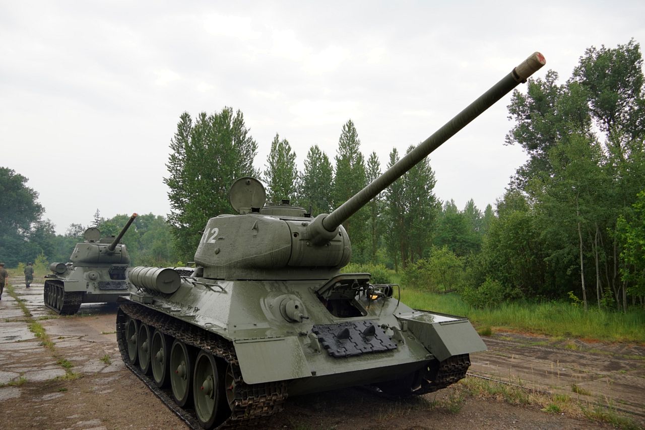 В Бобруйский район привезли три танка Т-34 из России