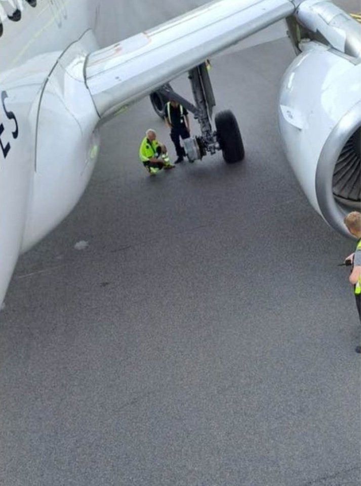 В аэропорту Вильнюса самолет потерял шину. Рейсы перенаправлены