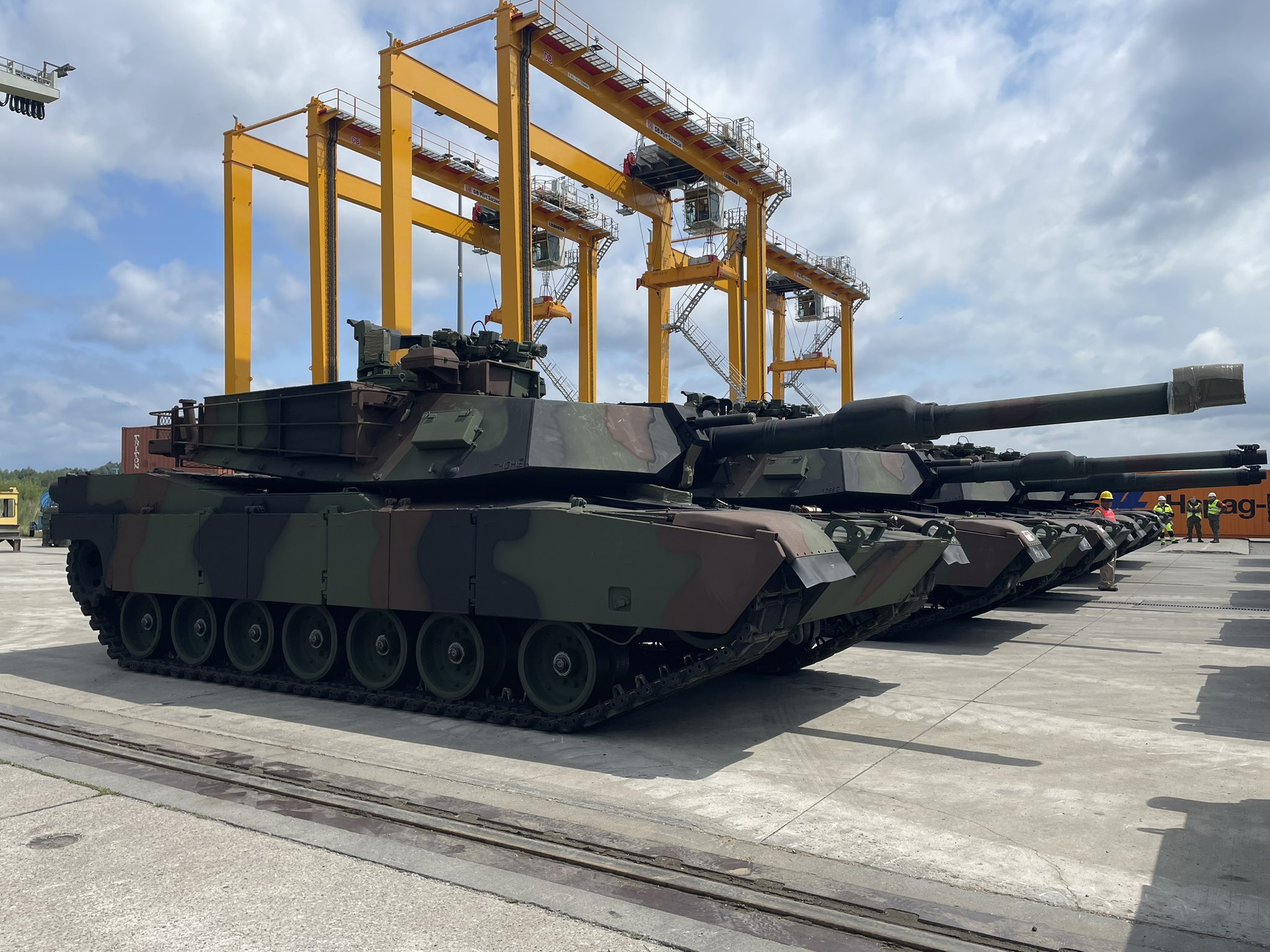 Польская армия получила первые танки M1A1 Abrams для дивизии на востоке страны