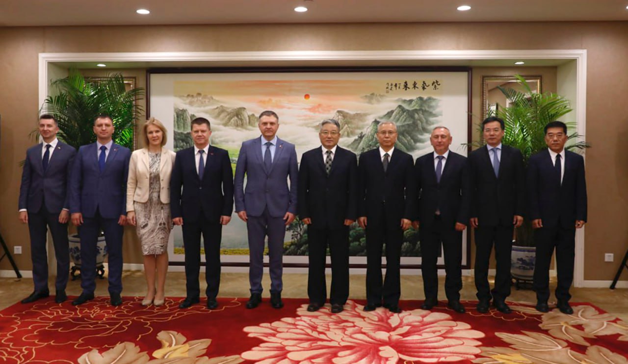 Беларусь призывает Китай завоевывать рынки России и ЕАЭС через «Великий камень»