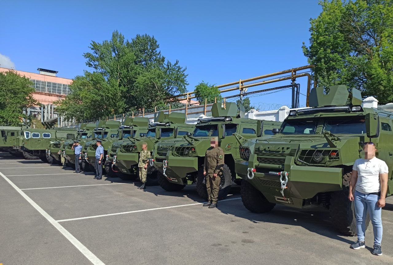 Внутренние войска получают бронеавтомобили "Волат"