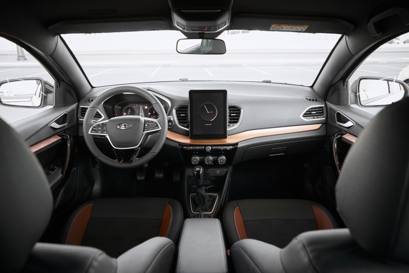 «АвтоВАЗ» объявил старт продаж нового поколения Lada Vesta и представил удлиненную Vesta Aura