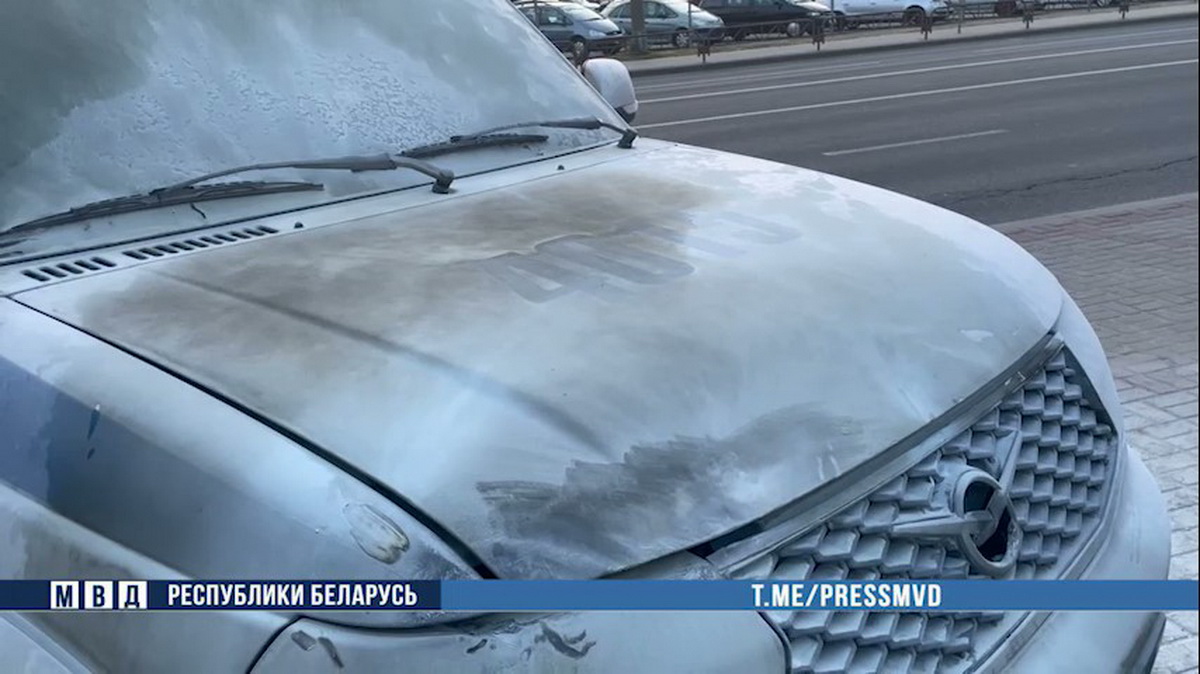 Милицейский автомобиль подожжен в Гродно. Задержана женщина