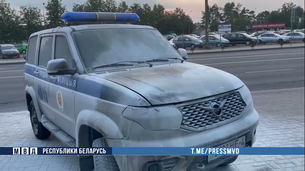 Милицейский автомобиль подожжен в Гродно. Задержана женщина
