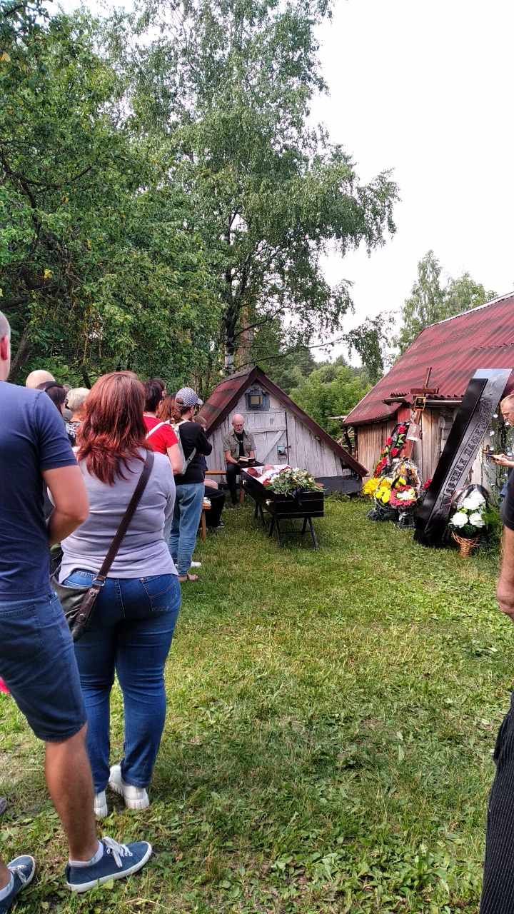 "Вось ты і дома...": у вёсцы Бобр развіталіся з Алесем Пушкіным - фотафакт