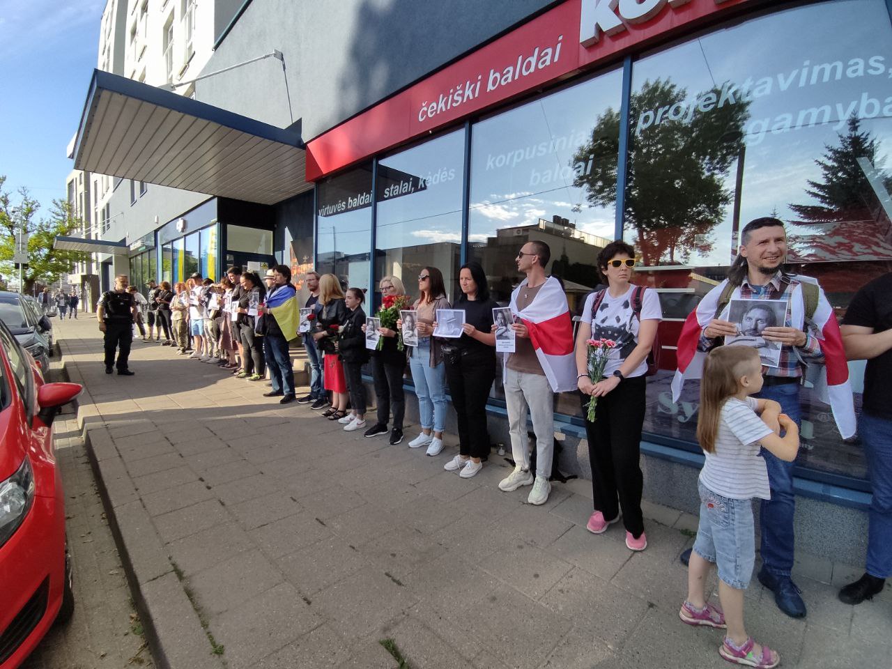 В европейских городах проходят акции памяти Алеся Пушкина - фото