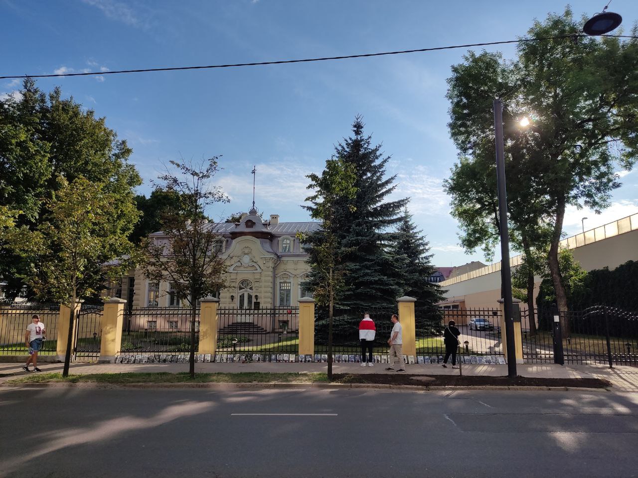 В европейских городах проходят акции памяти Алеся Пушкина - фото